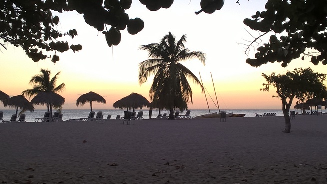 Zonsondergang op het strand nabij Trinidad